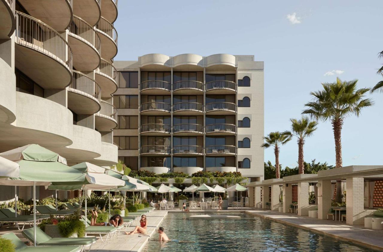The Calile Hotel Brisbane Exterior photo The pool at The Standard, East Village