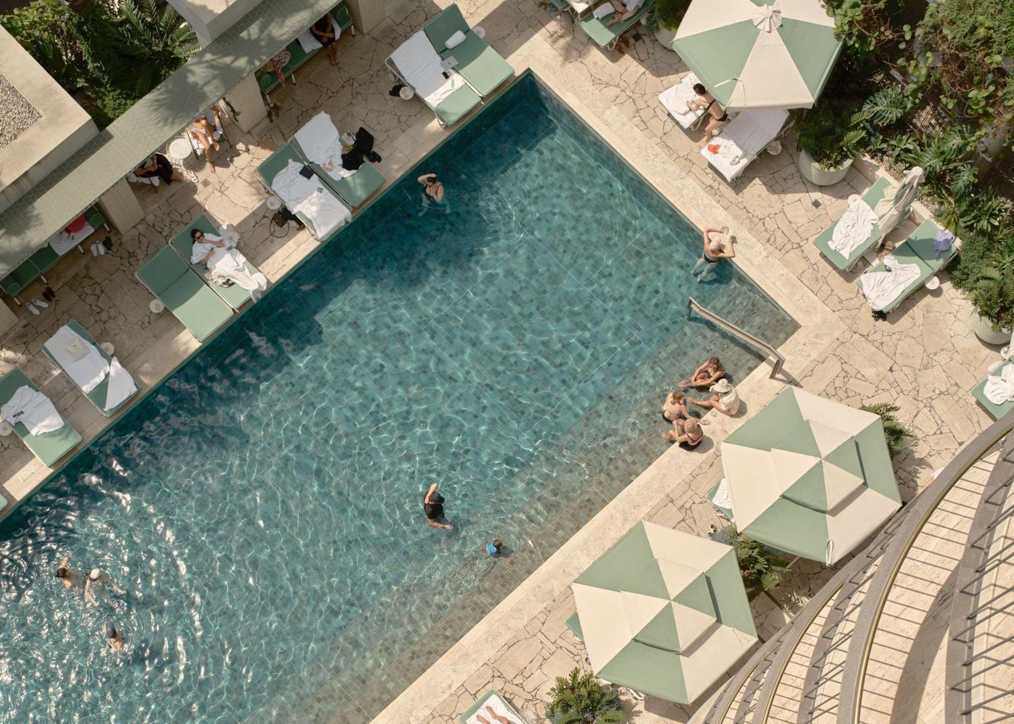 The Calile Hotel Brisbane Exterior photo The pool at the hotel